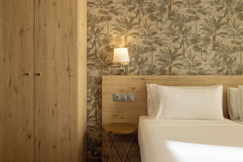 Hotel Avenida Gran Via Standard Room 8