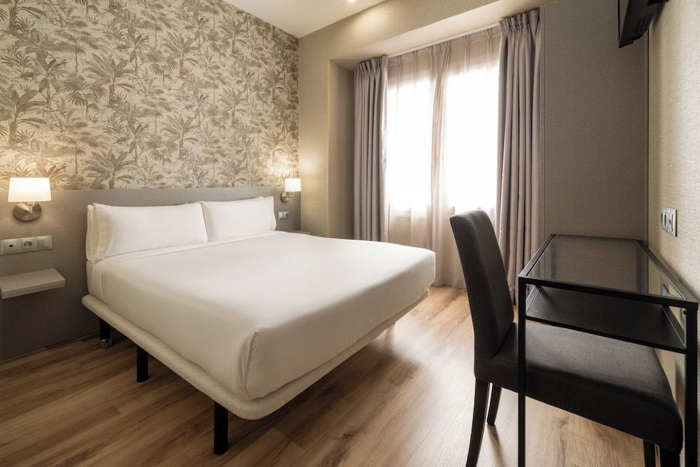 Hotel Avenida Gran Via Standard Room 3