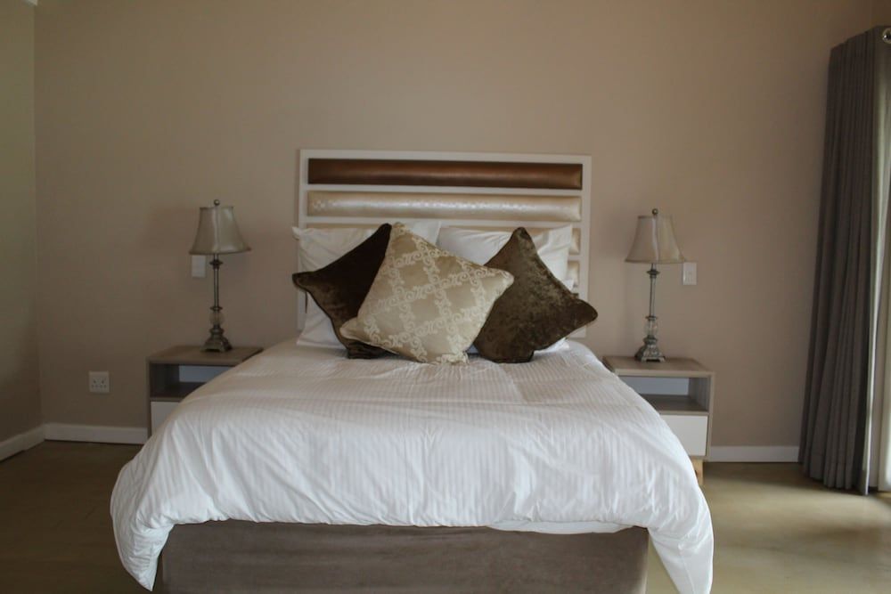 Standard Room, 1 Queen Bed