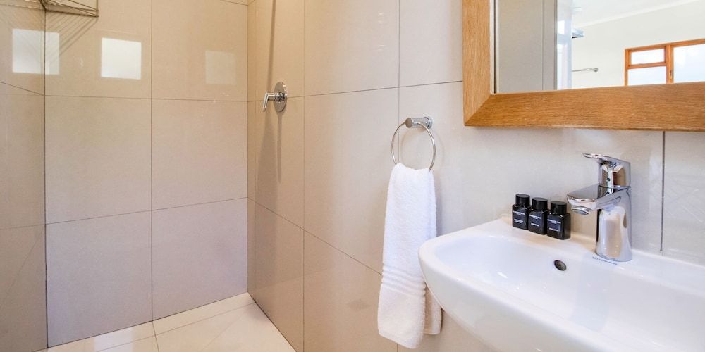 Stone Cottages Camps Bay Studio 10