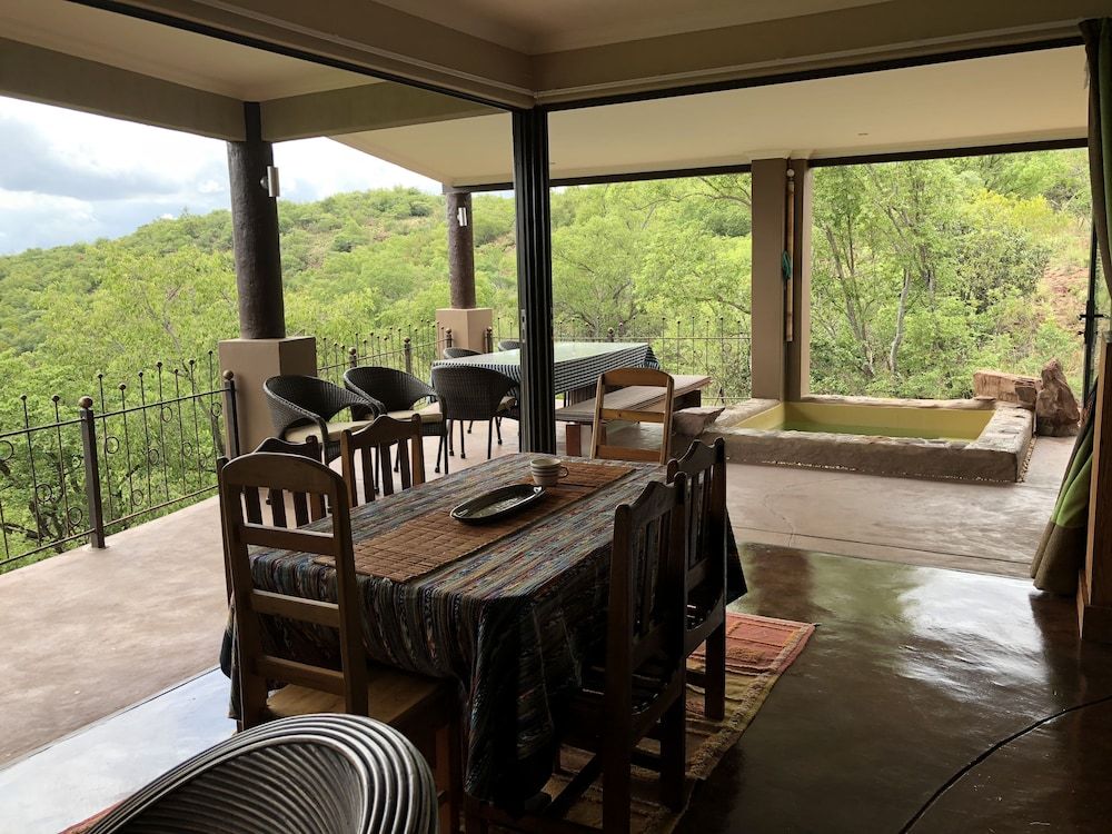 Leopards Rock Bush Boutique Executive Suite, Garden View