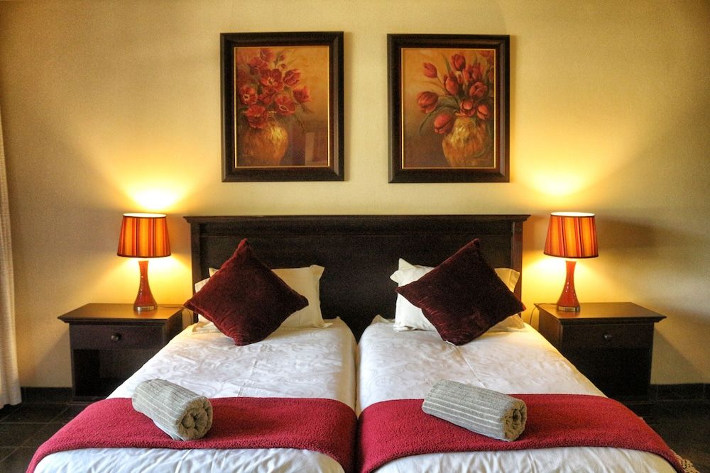 Double or 1 Twin Room, Lake View, Patio