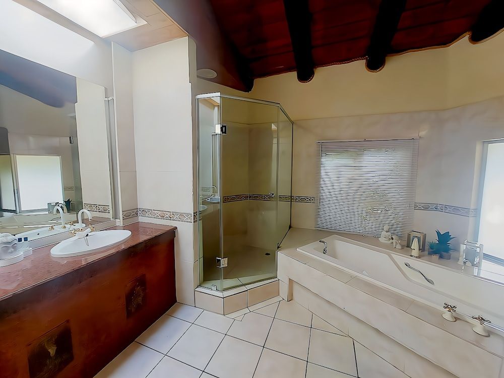 La Montagne Guest Lodge Executive Suite, Mountain View 2