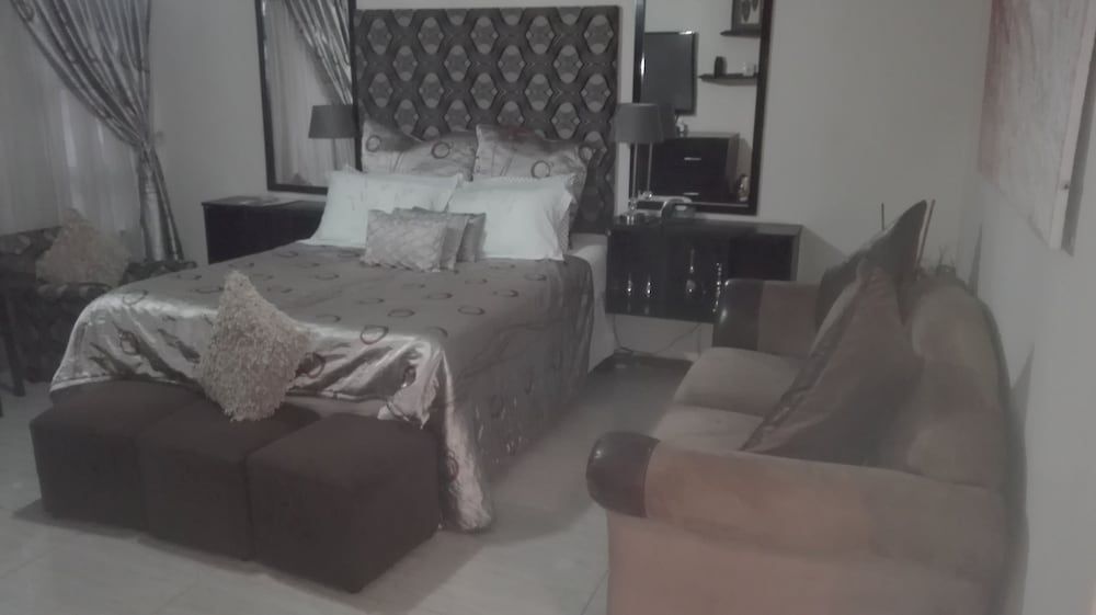 Lapeng Village Executive Suite, 1 Queen Bed, Jetted Tub, Garden View 4