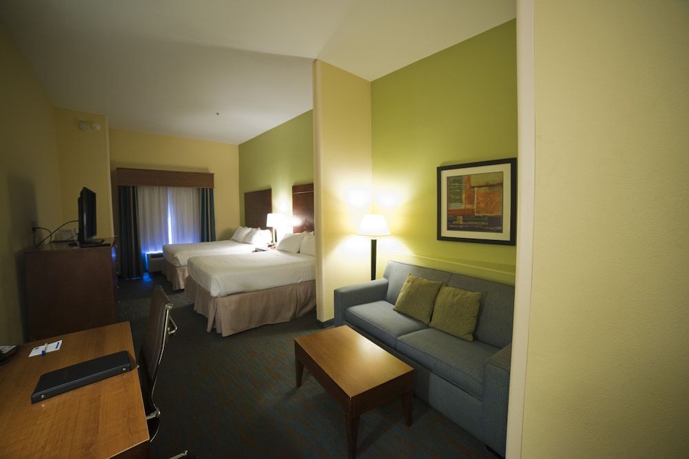 Suite, 1 King Bed, Roll-in Shower (Mobility)