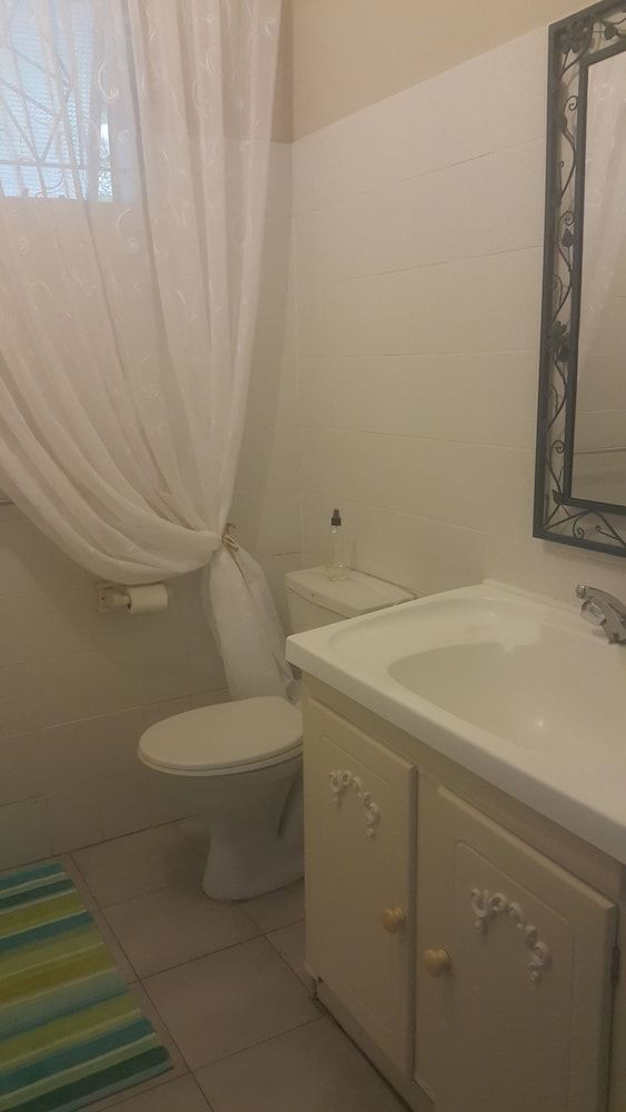 Cherry Berry Lodge Basic Double Room, 1 Bedroom, Garden View 4