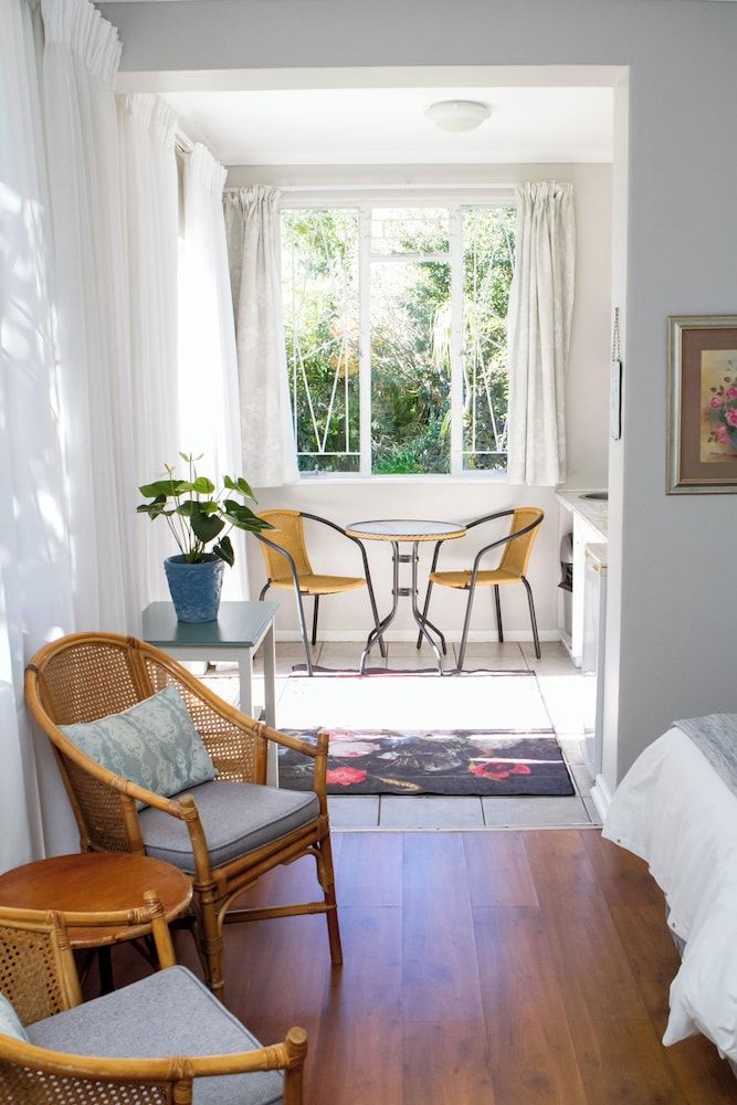 Cherry Berry Lodge Twin Room, Patio, Garden View 7