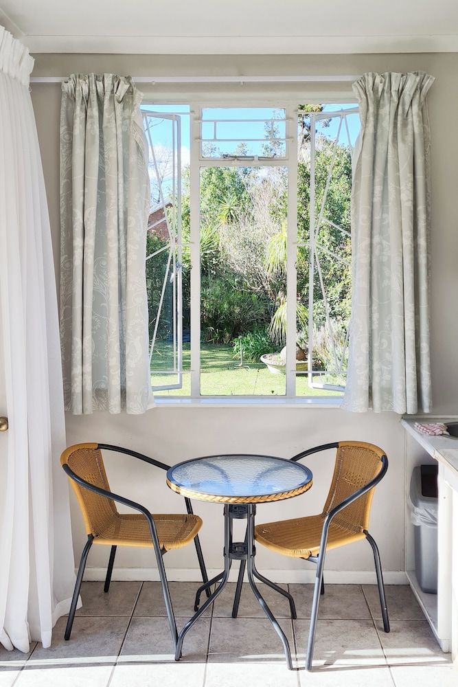 Cherry Berry Lodge Twin Room, Patio, Garden View 4