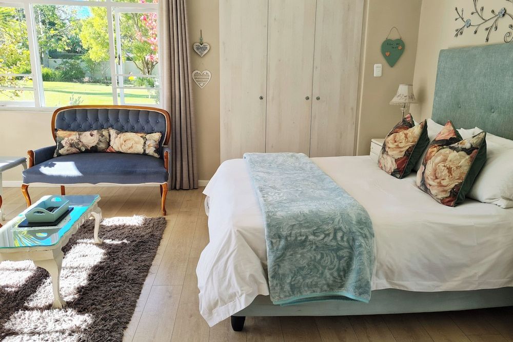 Honeymoon Suite, 1 Queen Bed, Refrigerator, Garden View