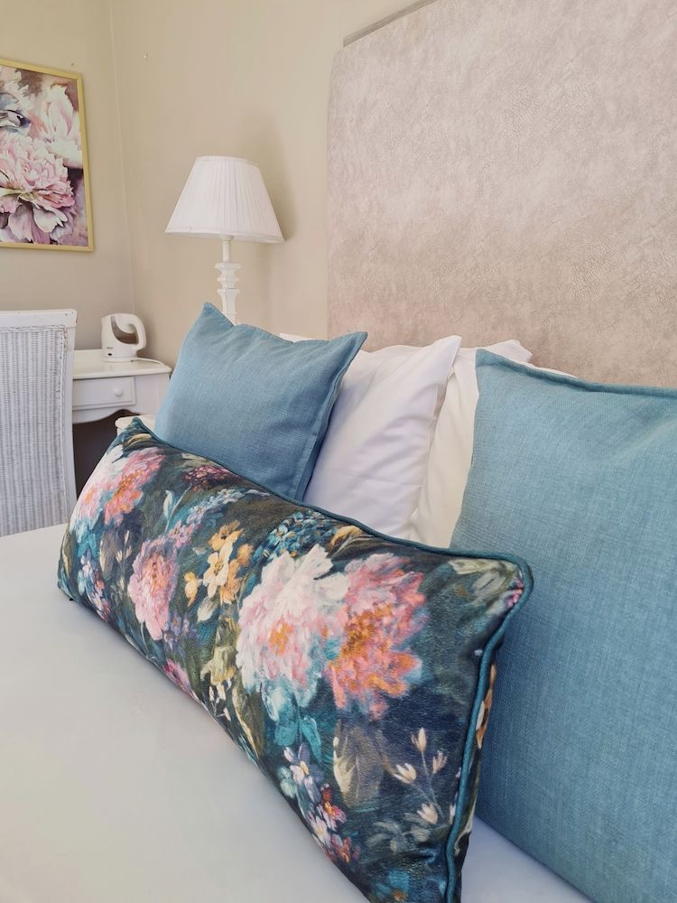 Cherry Berry Lodge Basic Double Room, 1 Bedroom, Garden View 3