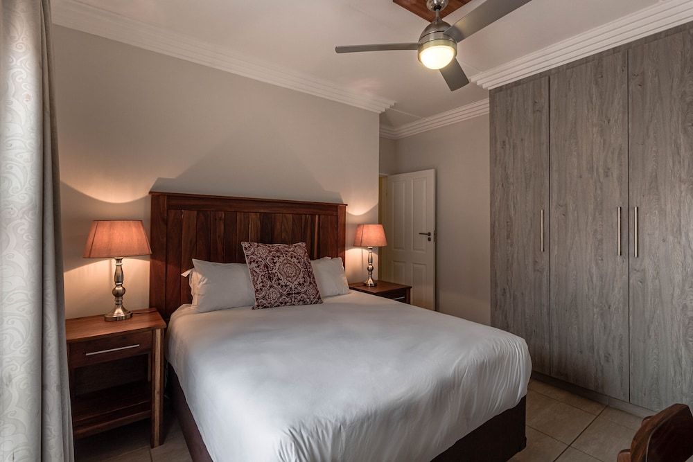 Camelot Guest House & Apartments Classic Apartment, 3 Bedrooms, Patio 3