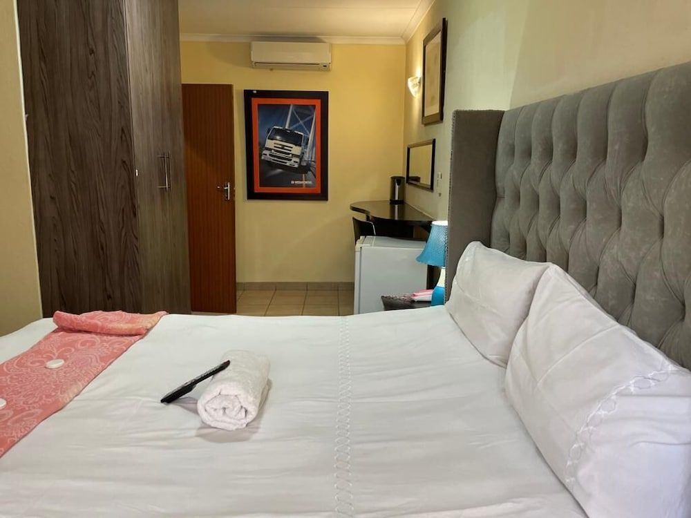 Pale Bohemia Bed and Breakfast Double Room, 1 Queen Bed 8