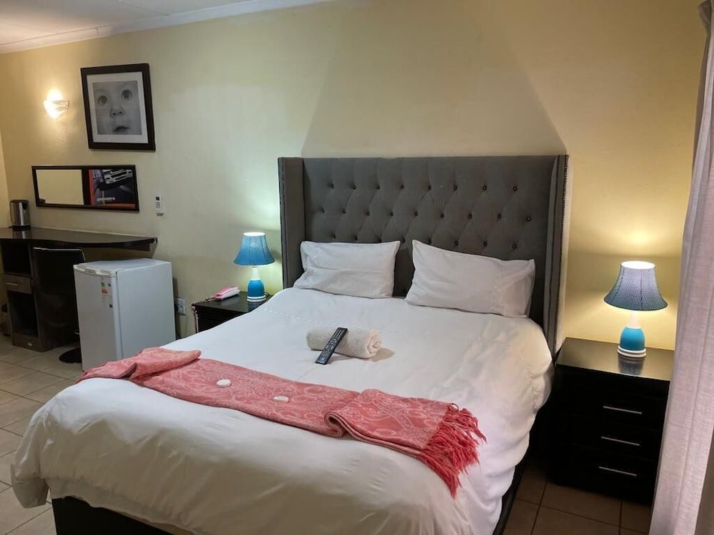 Pale Bohemia Bed and Breakfast Double Room, 1 Queen Bed 6