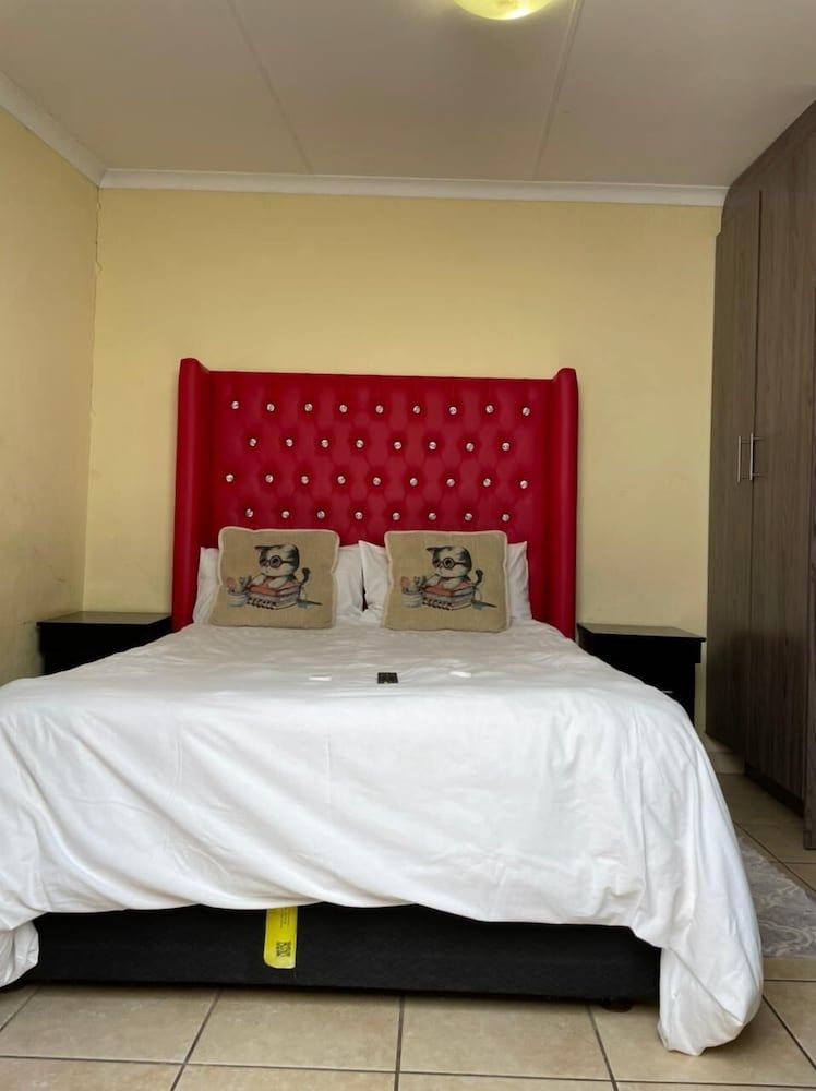 Pale Bohemia Bed and Breakfast Double Room, 1 Queen Bed 13