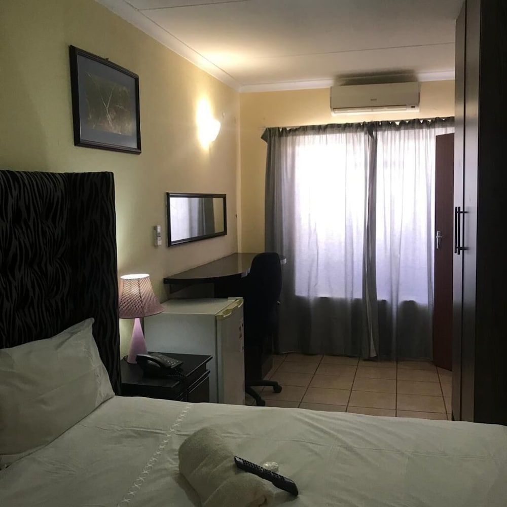 Pale Bohemia Bed and Breakfast Double Room, 1 Queen Bed 7