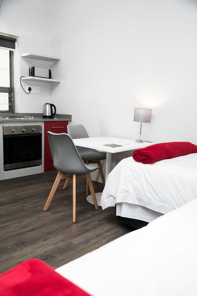 Zeederberg Corner Studio Apartment 4