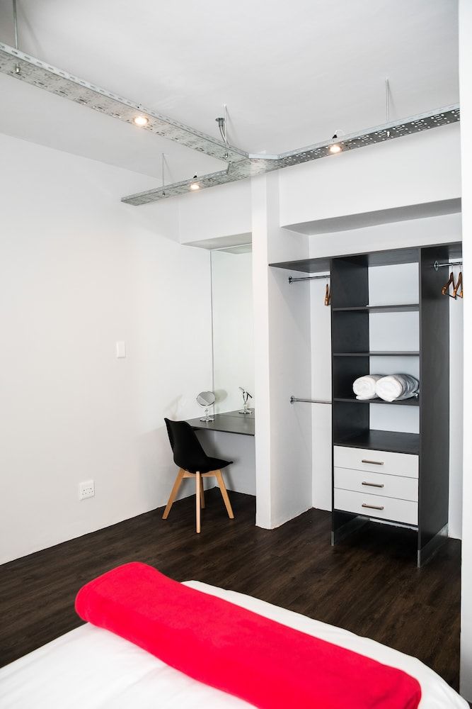 Zeederberg Corner One Bedroom Apartment 3