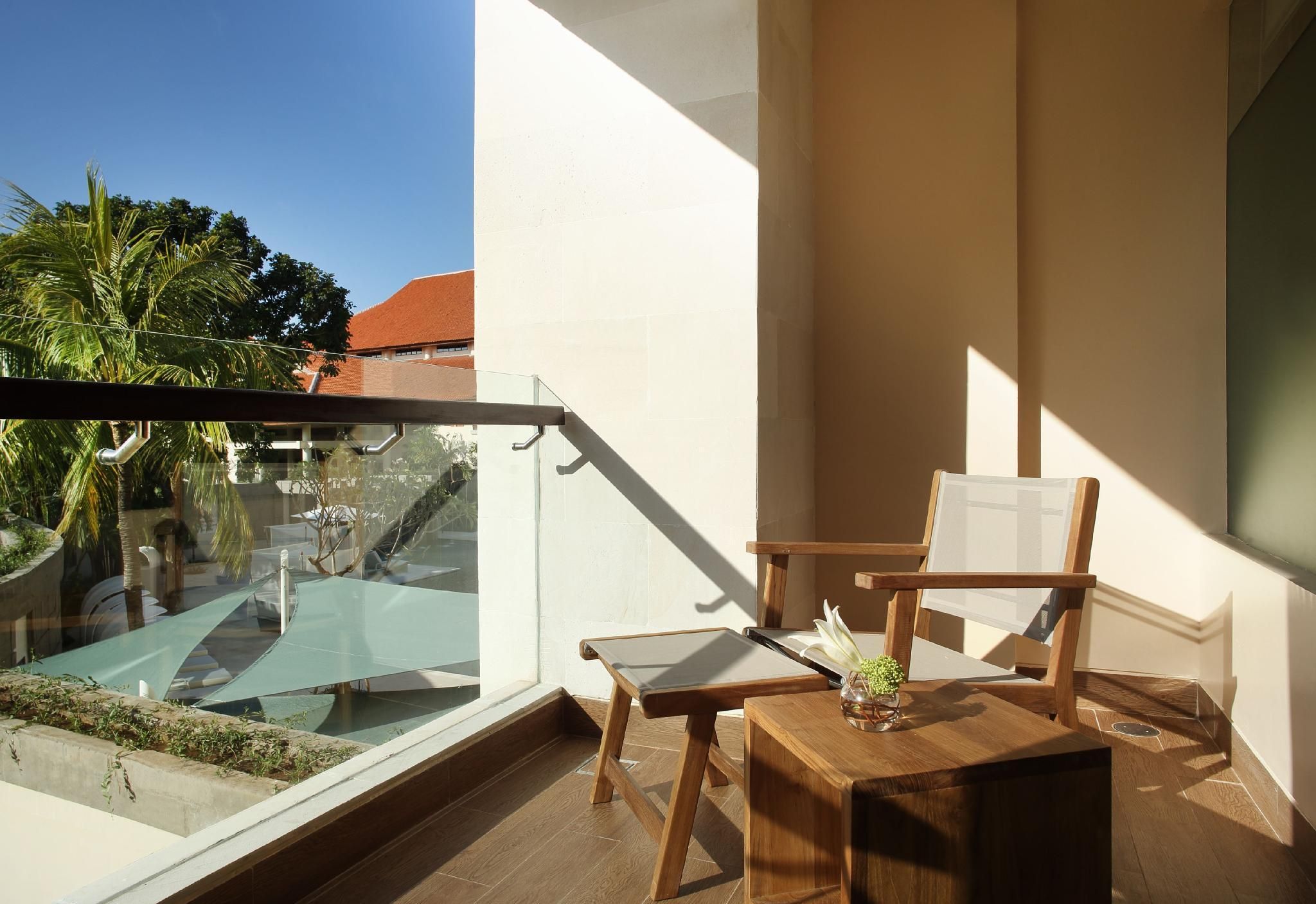 Premium Room, Larger Guest room, 1 King, Balcony