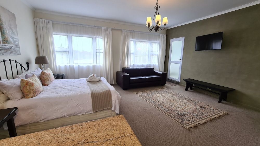 Deluxe Suite, 1 Queen Bed