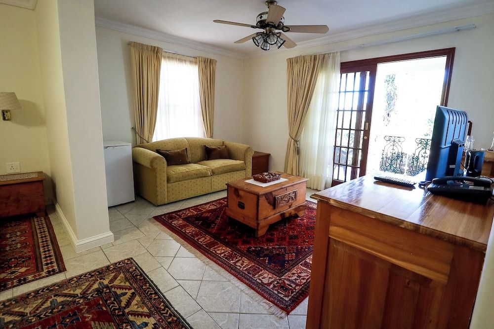 Suite, Garden Area
