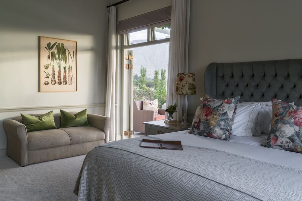 Exclusive Suite, 1 King Bed, Mountain View