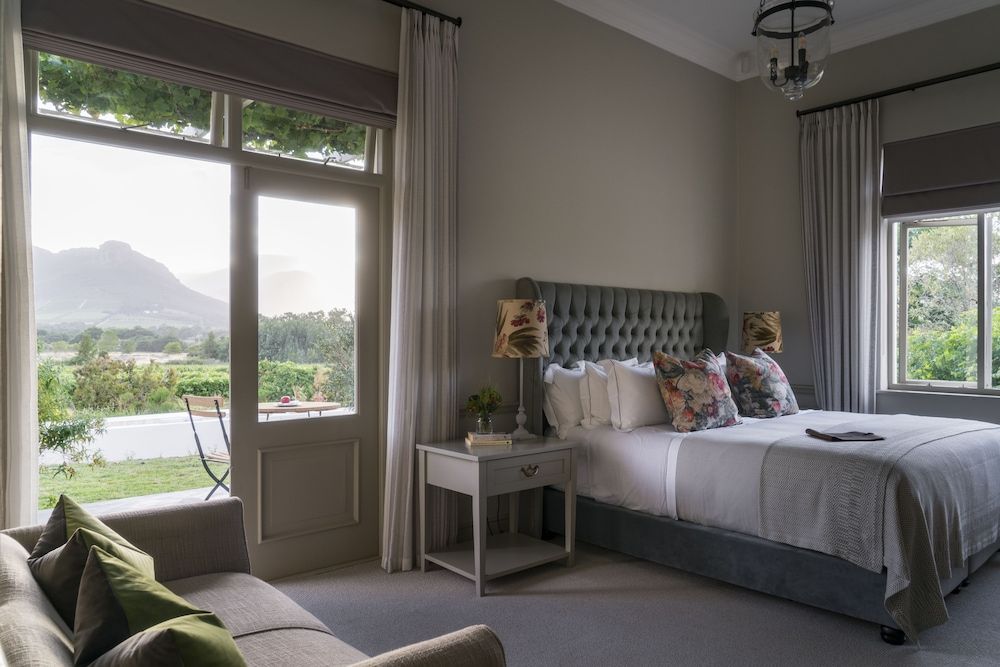 Exclusive Suite, 1 King Bed, Mountain View