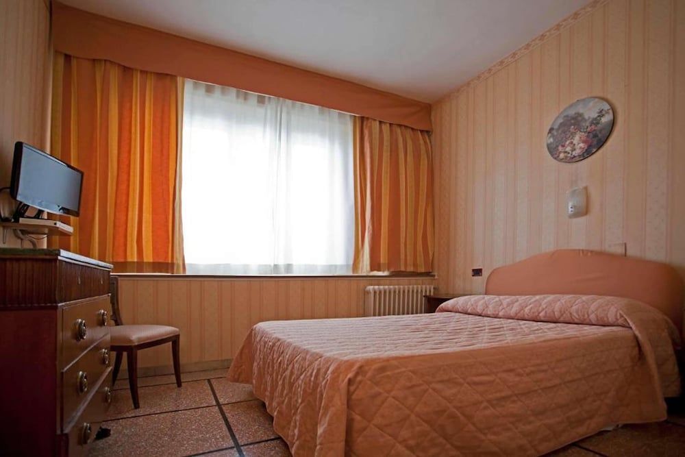 Hotel La Pace Economy Room 6