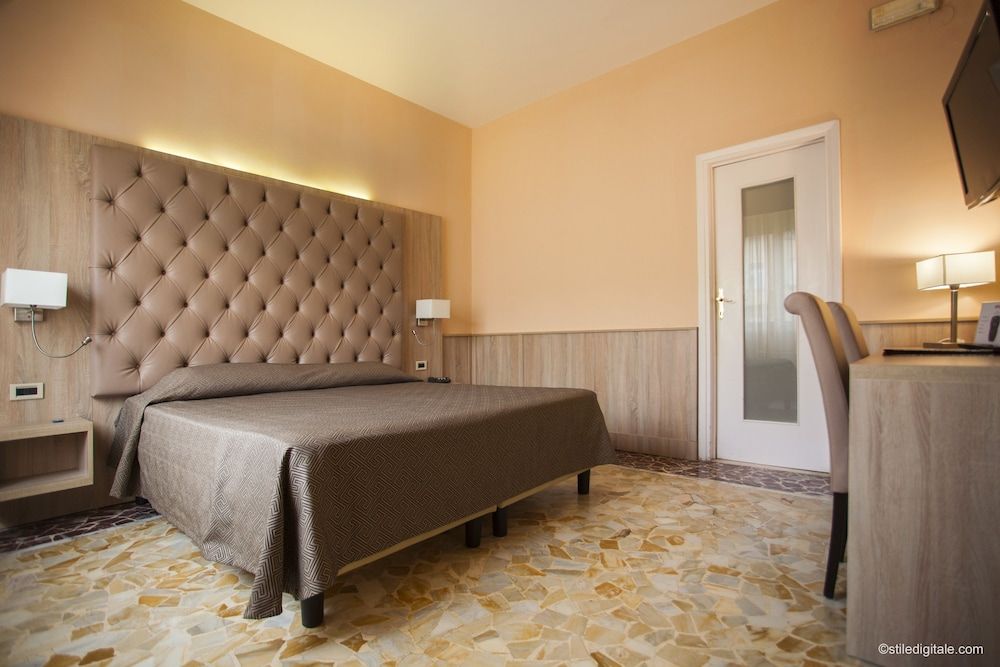 undefined Hotel La Pace 3