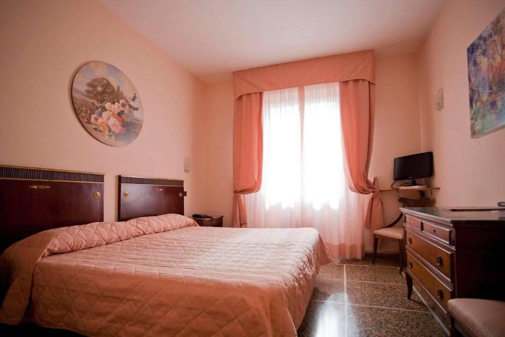 Hotel La Pace Economy Room 17