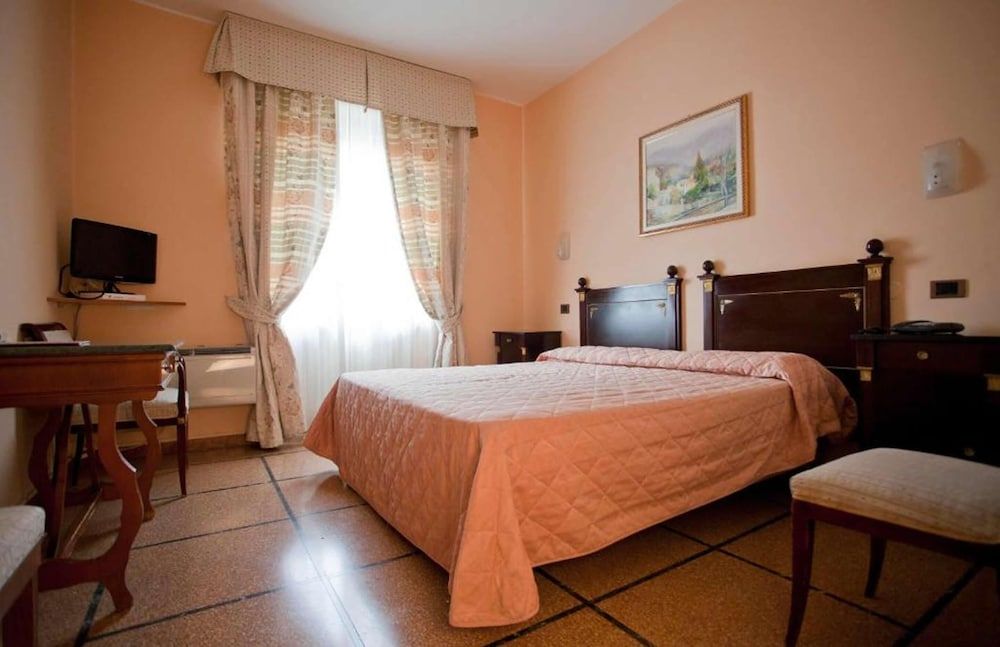 Hotel La Pace Economy Room 8