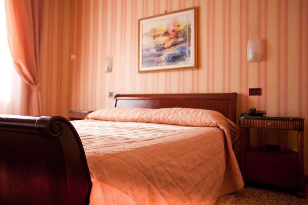 Hotel La Pace Economy Room 18