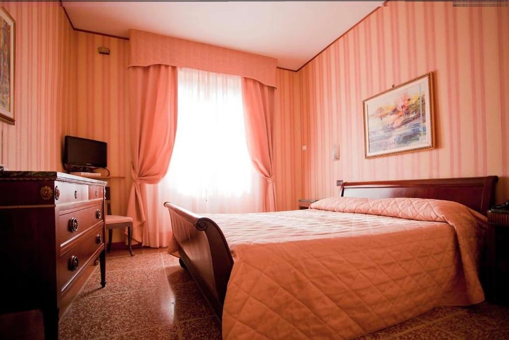 Hotel La Pace Economy Room 16