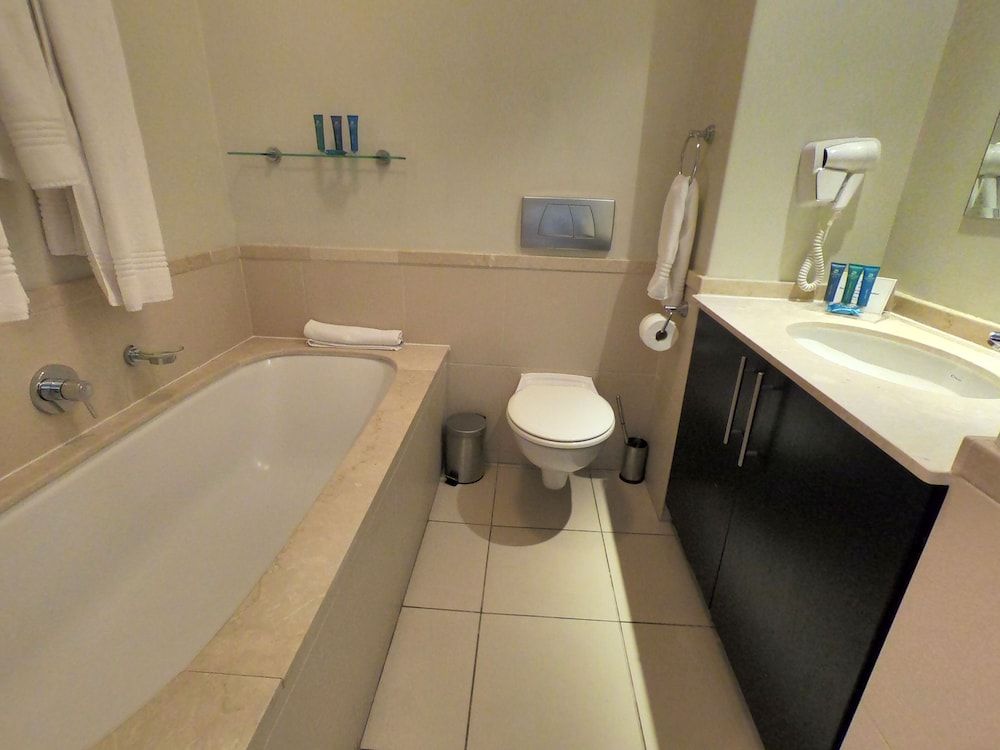 Lagoon Beach Hotel Apartments Standard Apartment, 2 Bedrooms 4