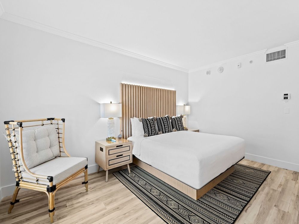 Beachcomber Resort & Club Standard Room, 1 King Bed