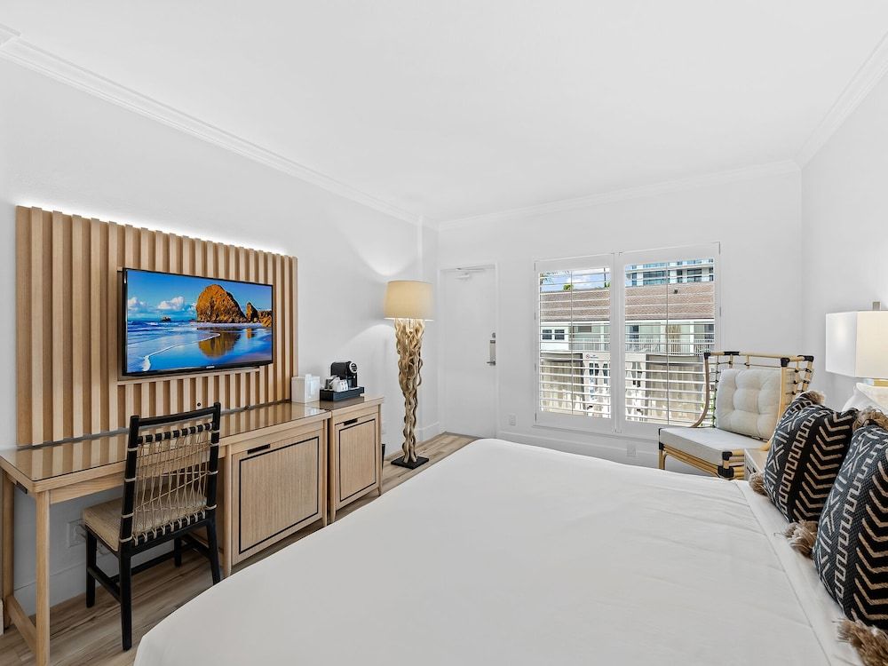 Beachcomber Resort & Club Standard Room, 1 King Bed 5