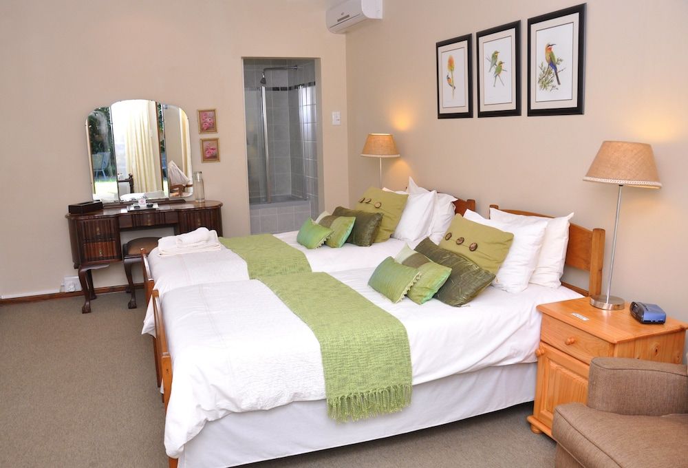 Twin Room, Garden View (Room 6)