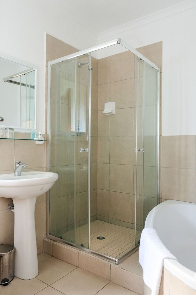 Houw Hoek Hotel Double & 3 Single Beds Interleading Room 4