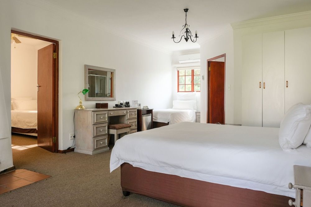 Houw Hoek Hotel Double & 3 Single Beds Interleading Room 2