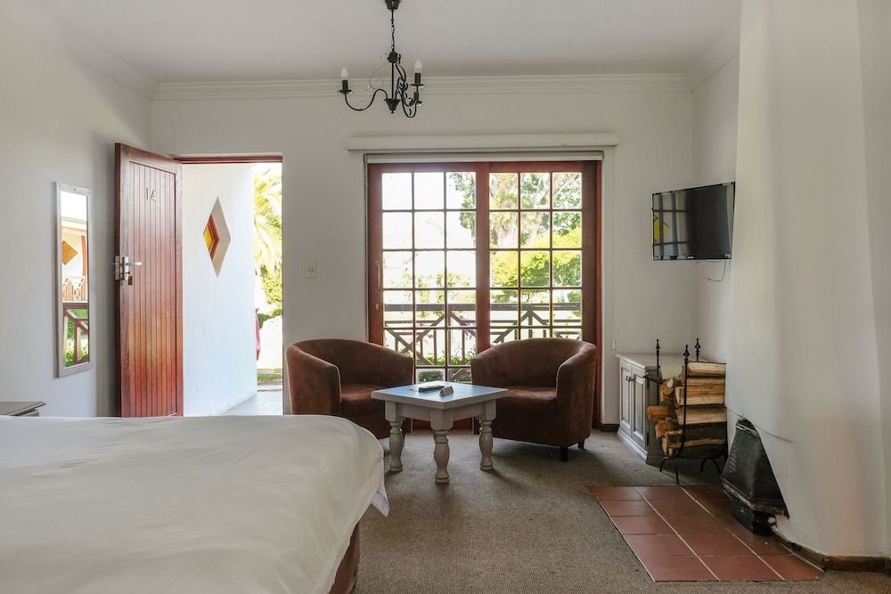 Houw Hoek Hotel Double & 3 Single Beds Interleading Room 5