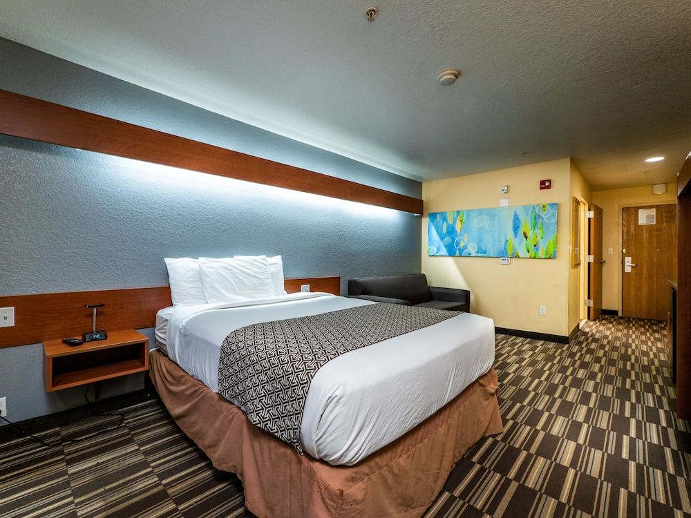 Room, 1 Queen Bed, Accessible, Non Smoking (Mobility/Hearing Impaired)
