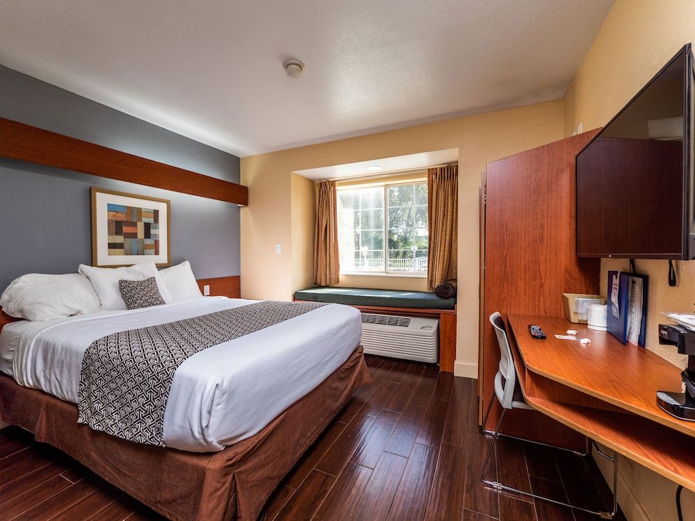 Standard Room, 1 Queen Bed