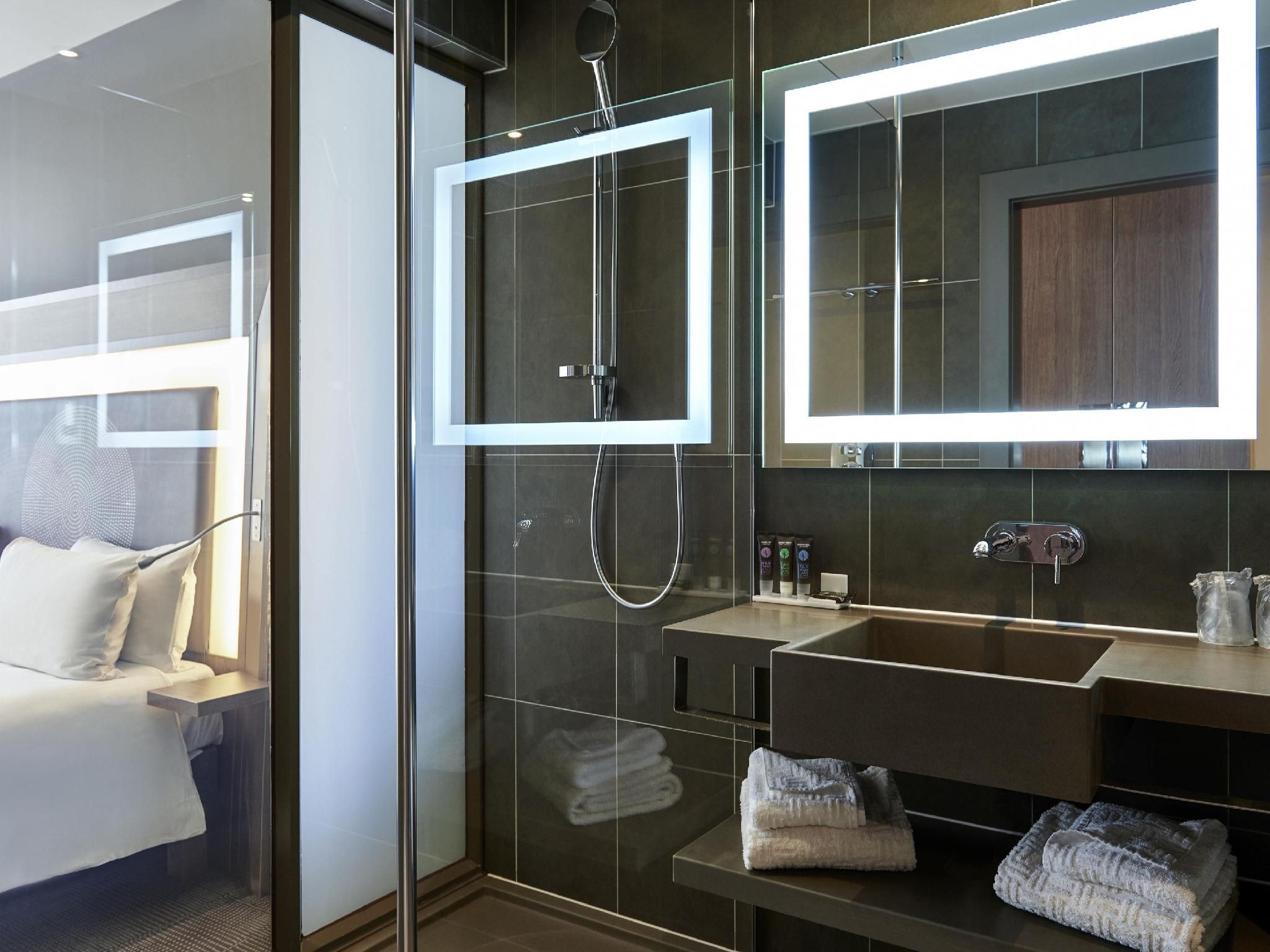 undefined Novotel London ExCeL 10