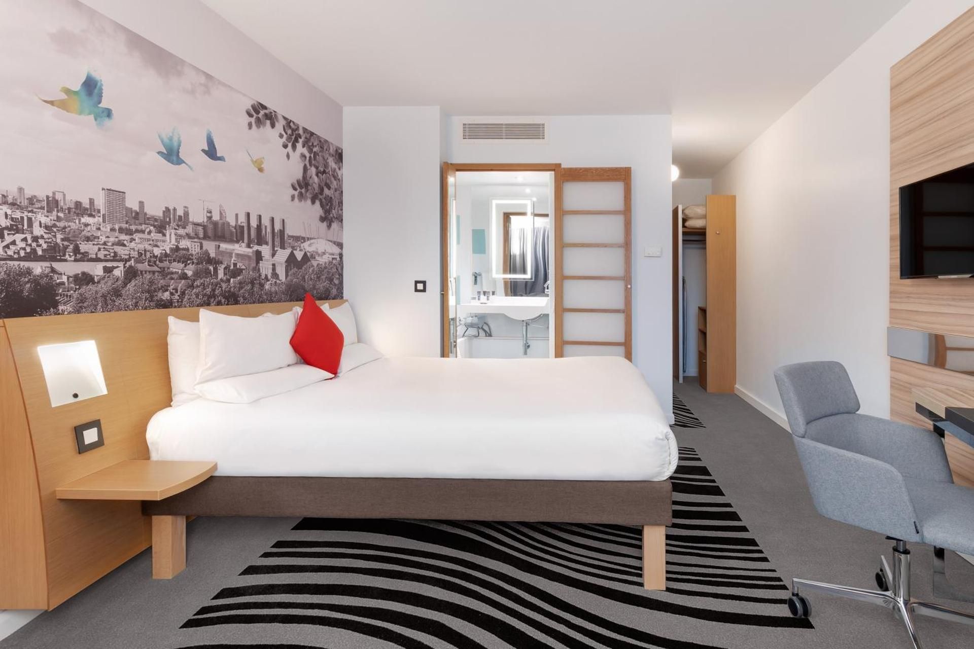 undefined Novotel London ExCeL 3