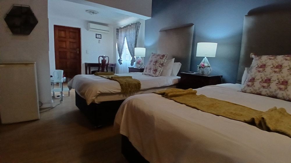 Hoopoe luxury double ensuite room