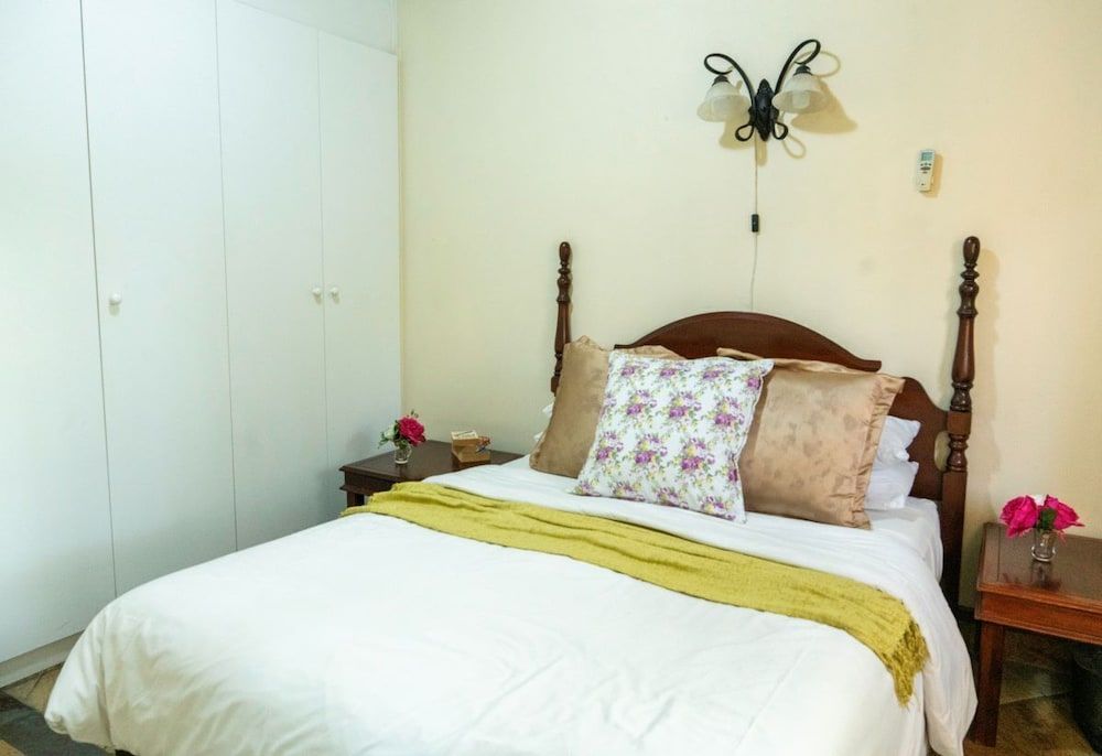 Guinea Fowl self-catering cottage