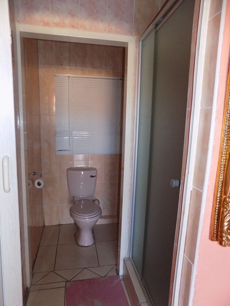 Joezebel Guest House Standard Double Room, 1 Bedroom, Refrigerator, Garden View 8