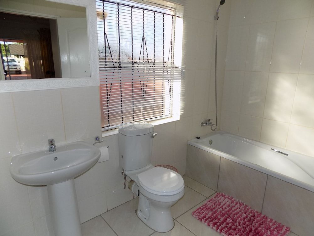 Joezebel Guest House Standard Double Room, 1 Bedroom, Refrigerator, Garden View 6