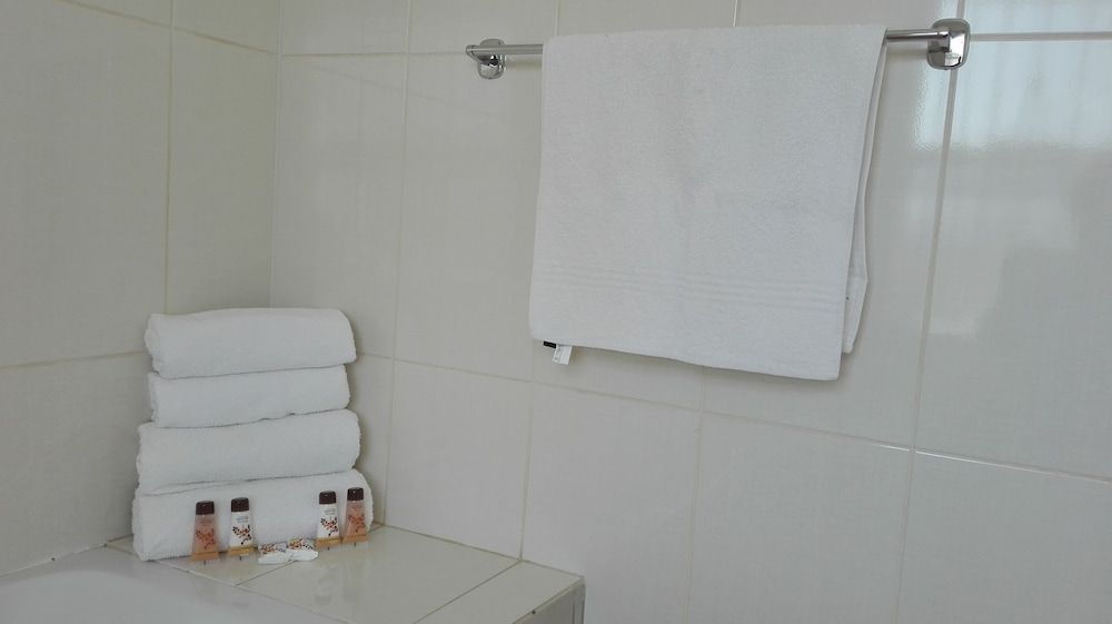 Joezebel Guest House Standard Double Room, 1 Bedroom, Refrigerator, Garden View 9