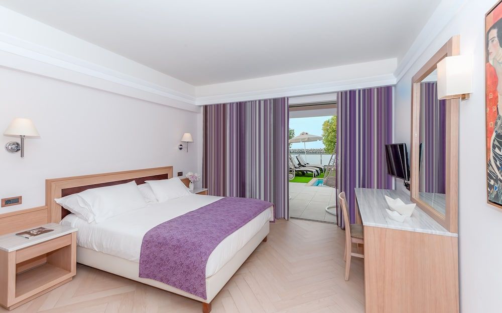 Superior Suite with Private Pool and Sea View