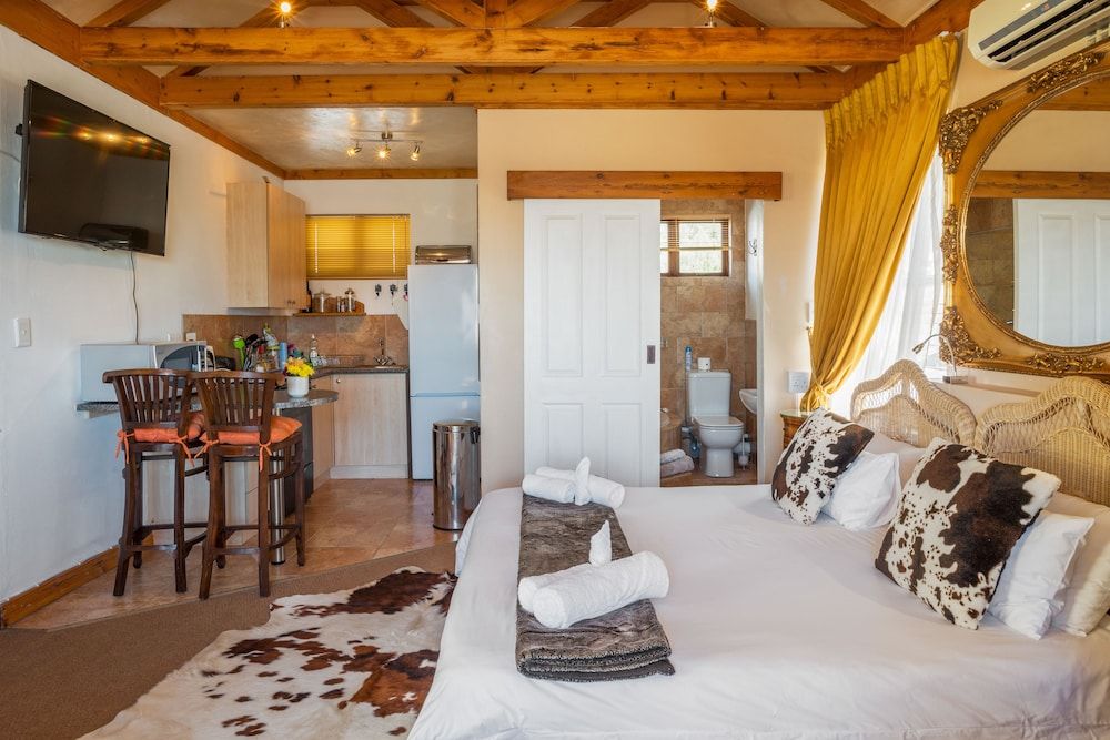 Stadium Guest House Bay Window Studio Apartment with balcony 2